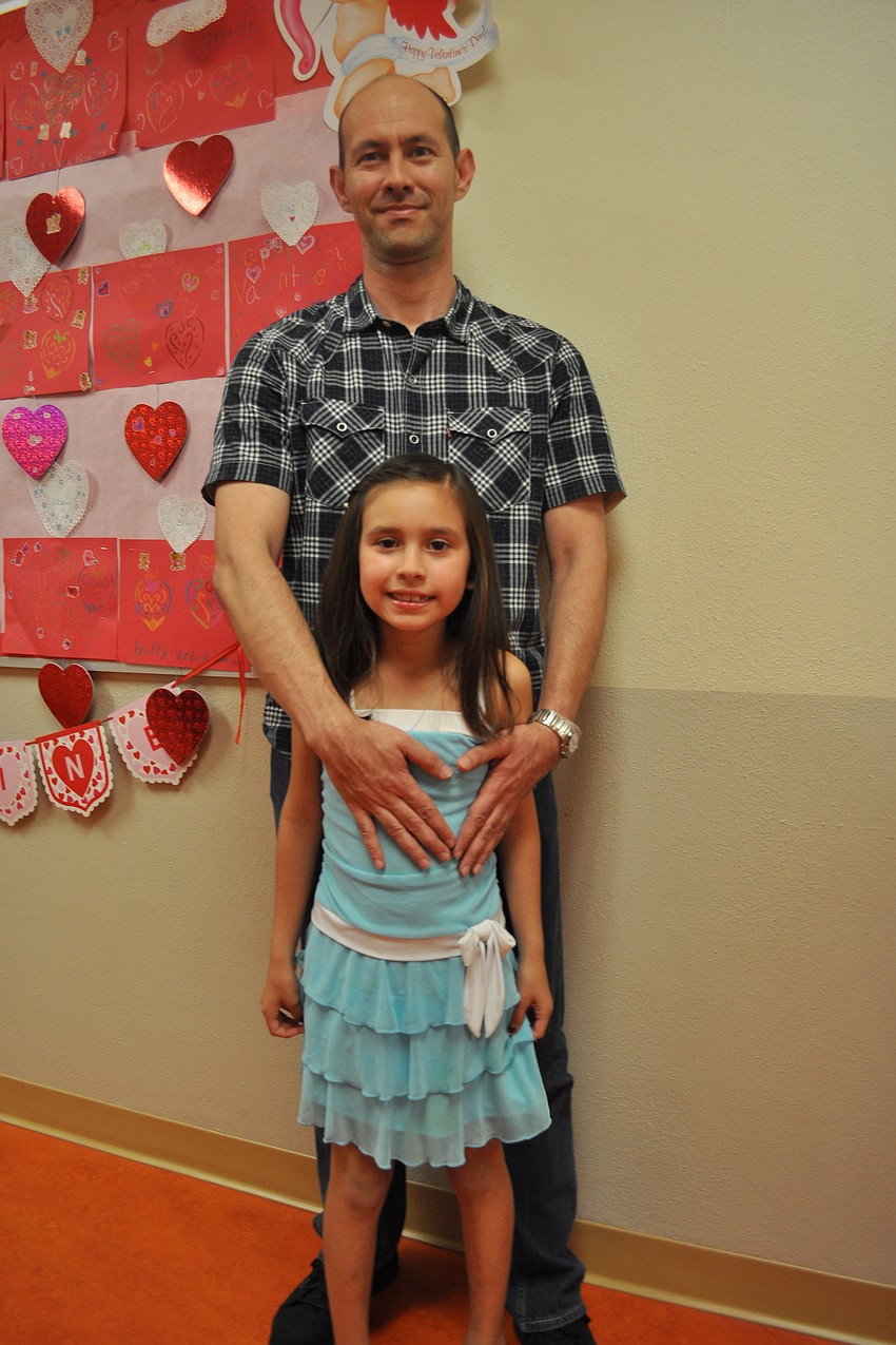 Eduardo Henao and his daughter, Samantha, waited in line for a photograph.