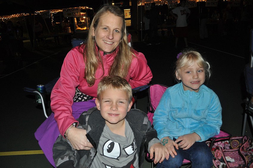 Heather Schwenk with her children, Toby and Taylor