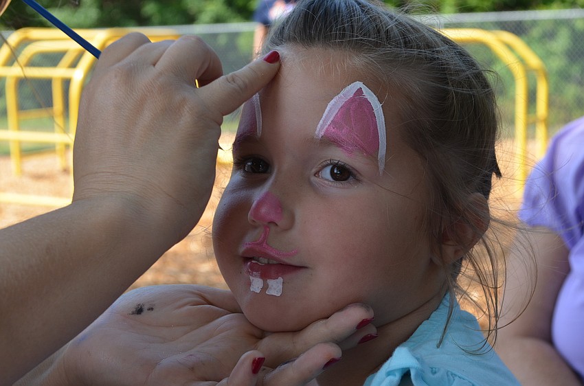 Aiva Rispoli gets her face painted.