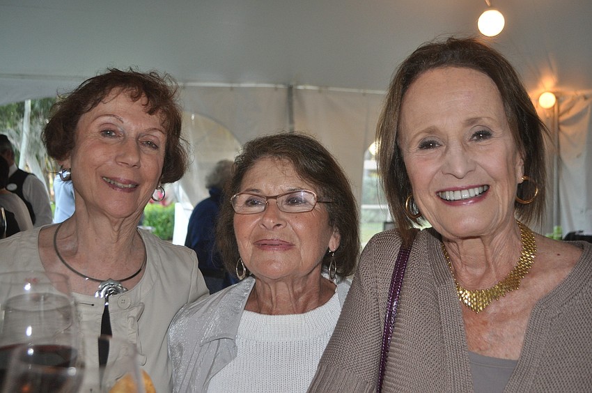 Evelyn Rosen, with sisters-in-law Phyllis and Jeanie Davis