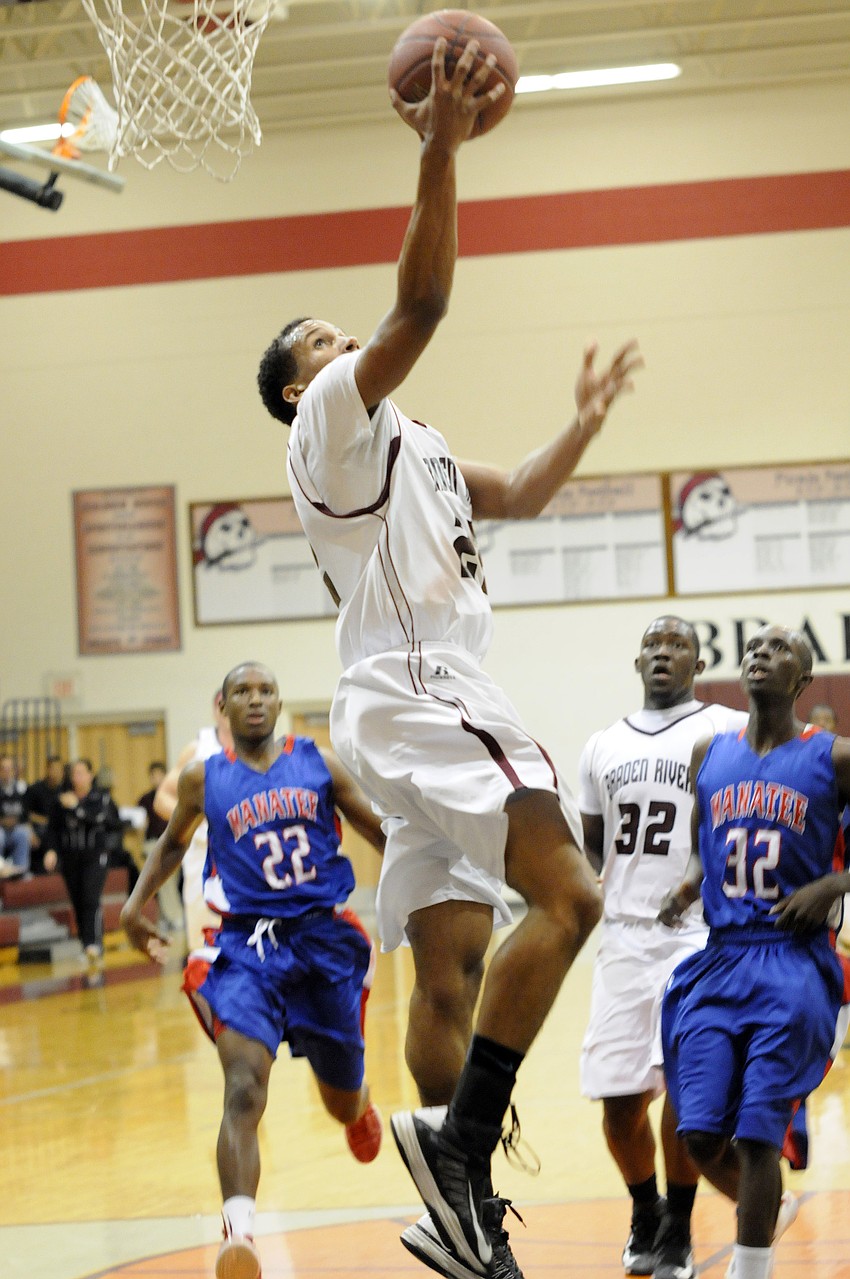 Braden River junior guard Zechariah Kendall goes up for a layup in the third quarter.