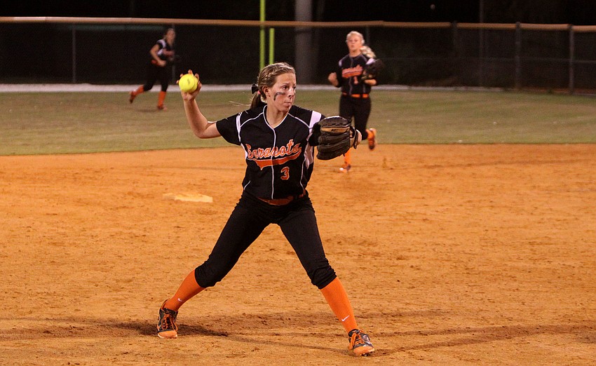 Sarasotaâ€™s Halie Roberson, No. 3, throws the ball towards third base.
