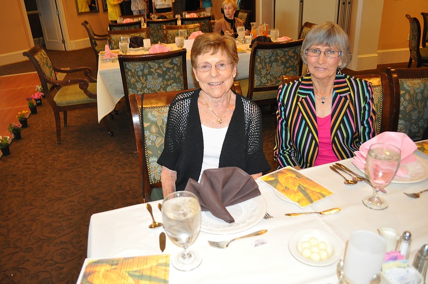 Sandy Nelis and Clara Stoll wear almost only Chicoâ€™s clothing.