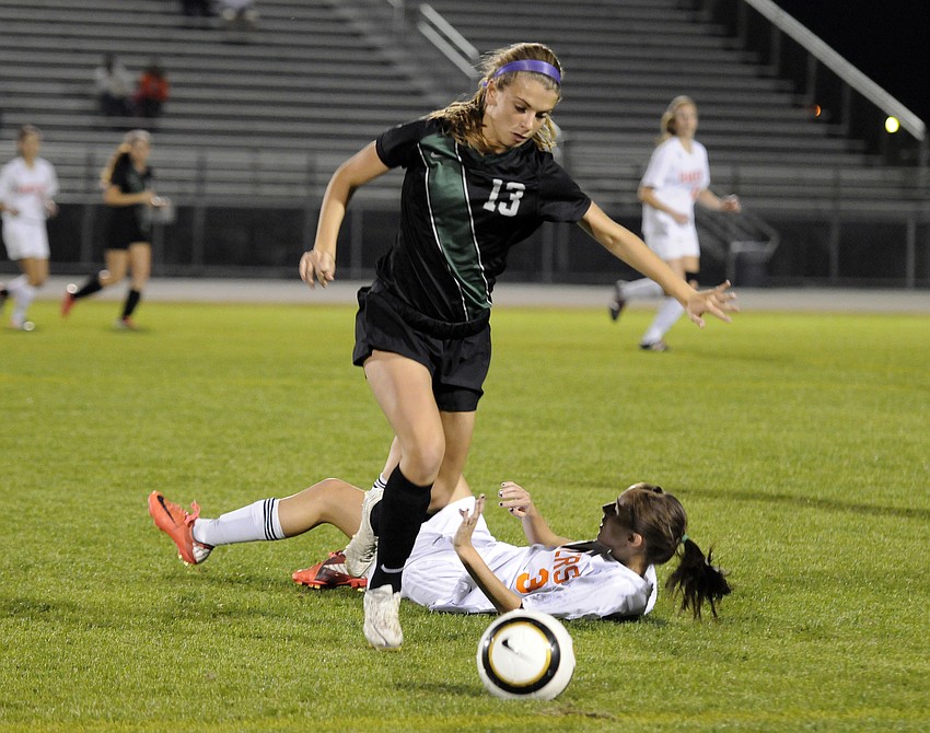 Lakewood Ranch forward Tyler Gordon gains possession during the first half.