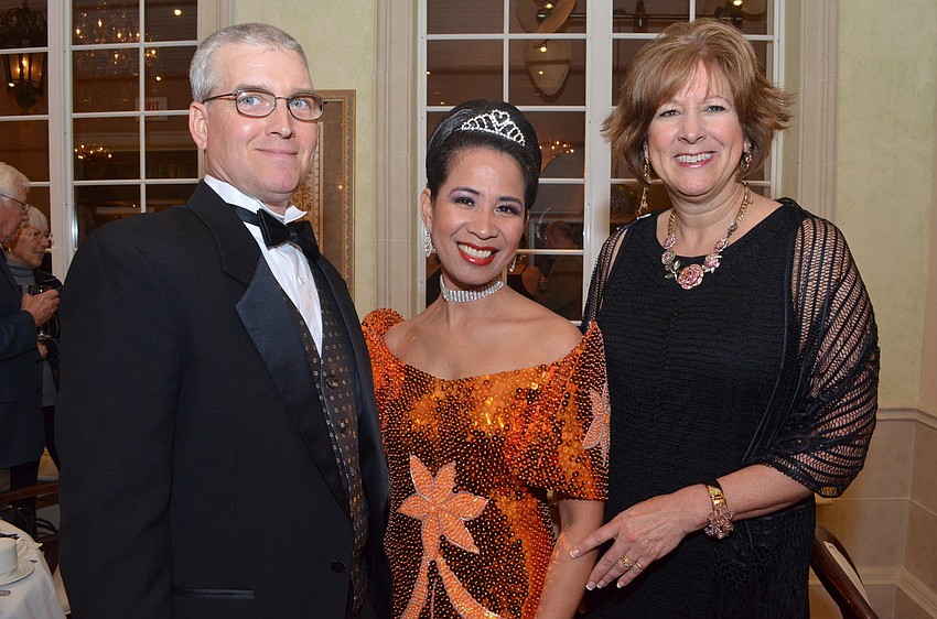 William and Lenie Kline with Dawn Graber