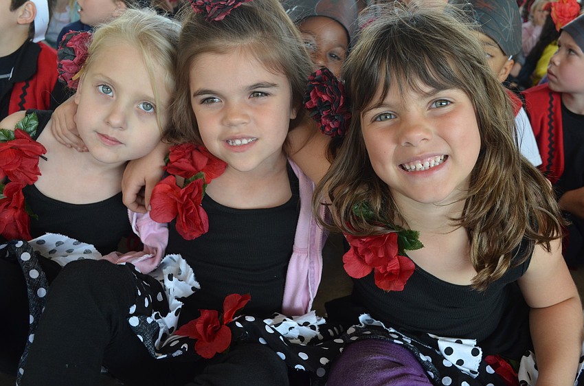 Kindergartners Lila Burgss, Bella Foss and Marcella Dinoia