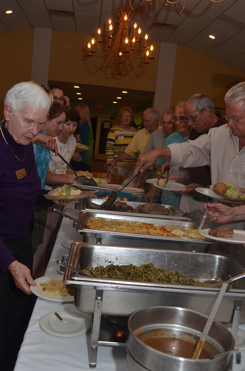 Siesta Key Isles members help themselves to a buffet style dinner.