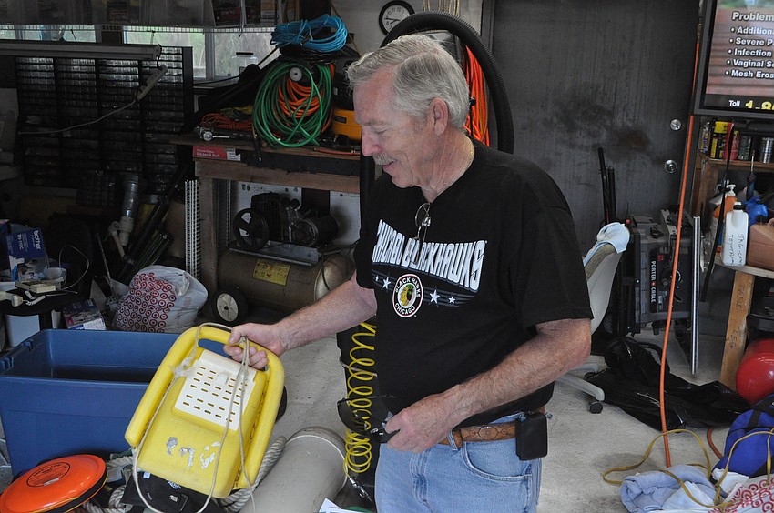 John Thornton buys a bait bucket.