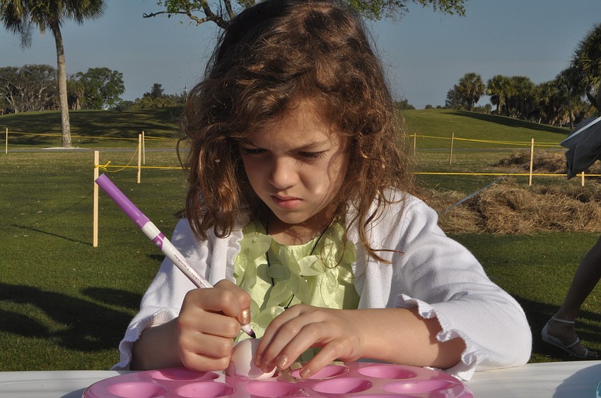 Sofi Niebuhr, 7, decorates an egg.