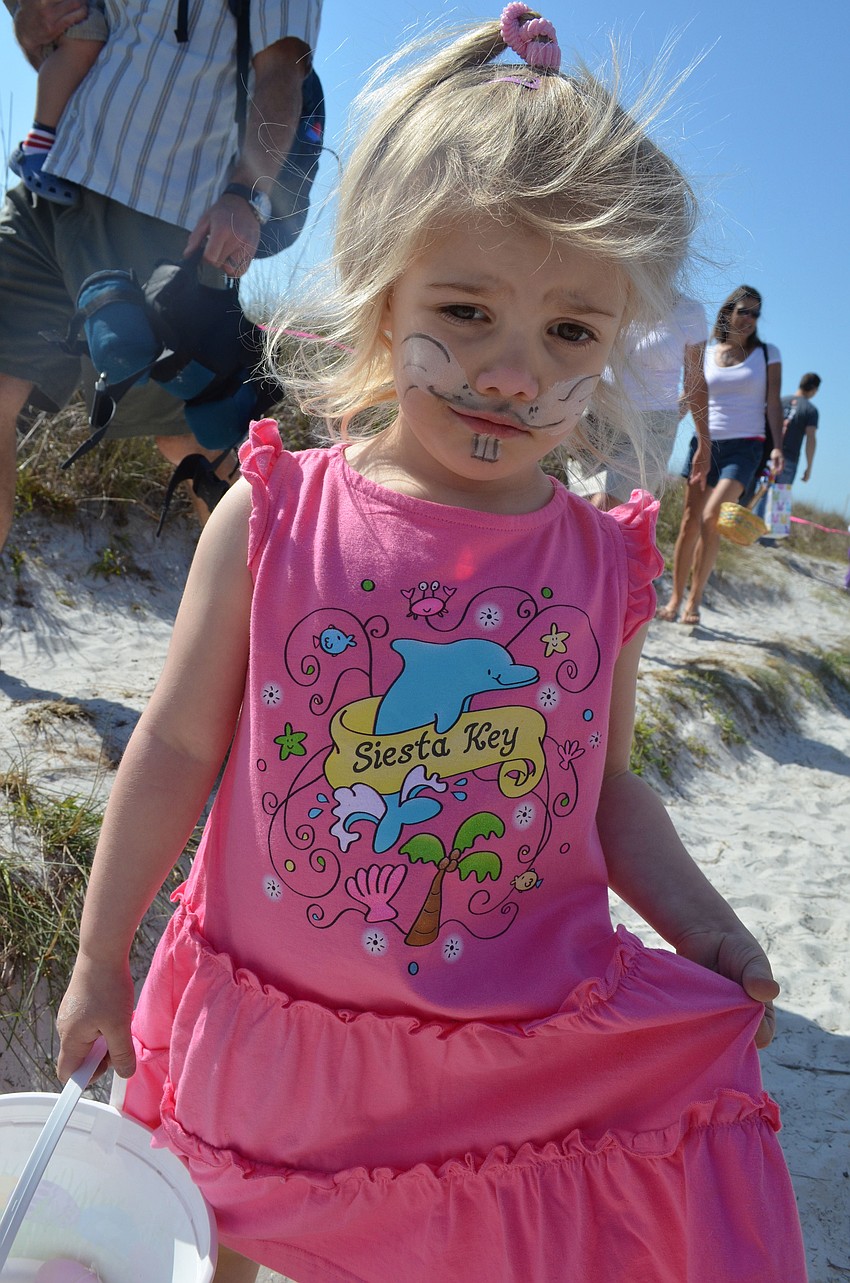 Caylee Rossi was displeased over not finding many eggs. Her mother encouraged her to continue looking.