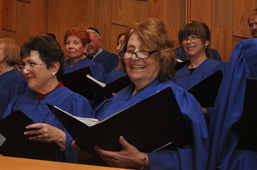 Carole Klionsky and Linda Buxbaum, front, Marilyn Kaplan and Linda Milberg, back