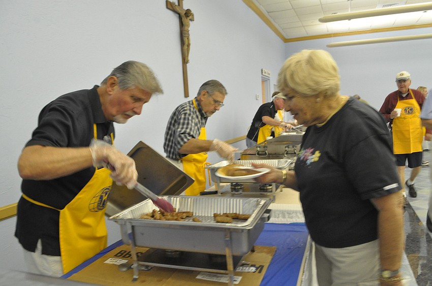 Ed Krepela serves Julie Dinan