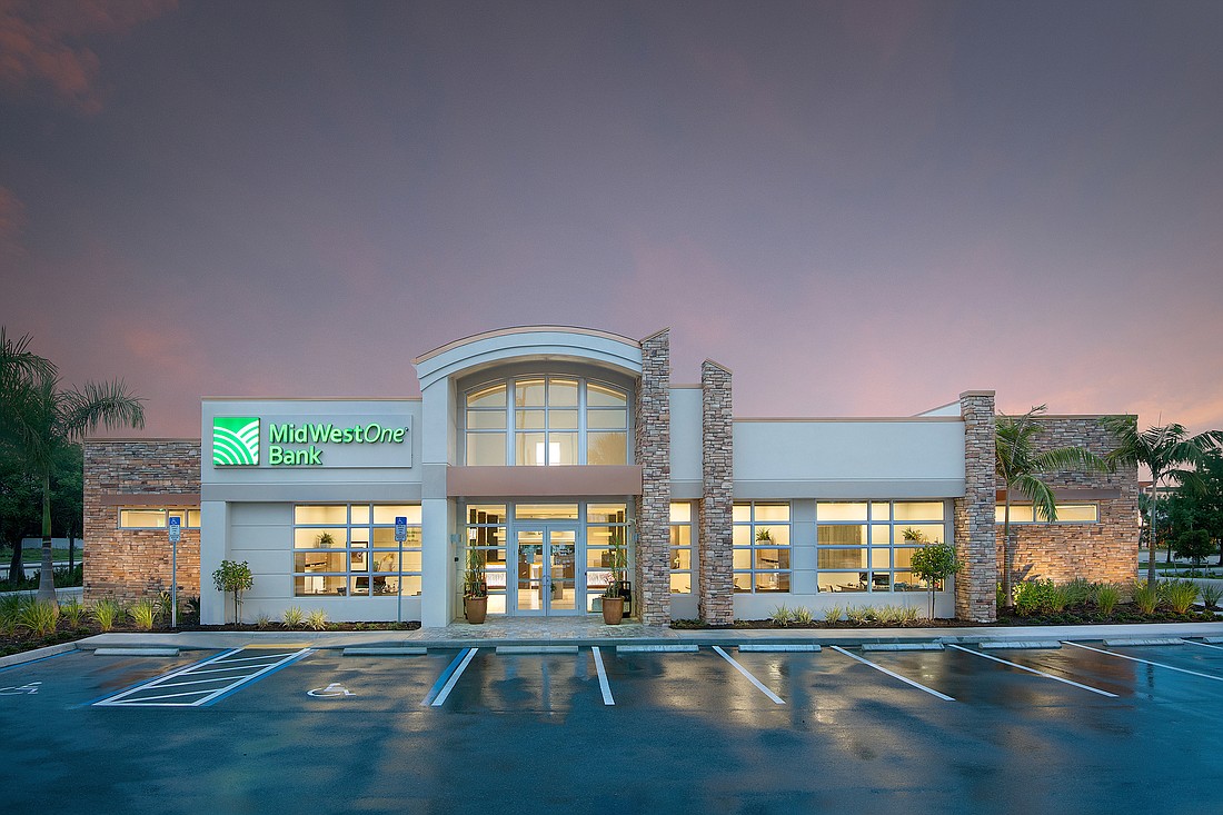 The new Fort Myers branch of MidwestOne Bank is the bank&#39;s first free-standing location in Florida.