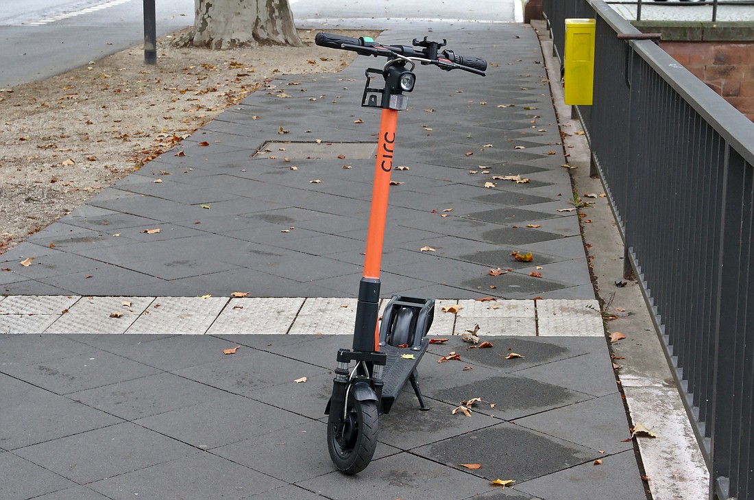 Wikimedia/Alexander Migl. E-scooters are finally coming to downtown St. Petersburg. The devices have drawn criticism because riders tend to leave them strewn about on sidewalks instead of in designated corrals.