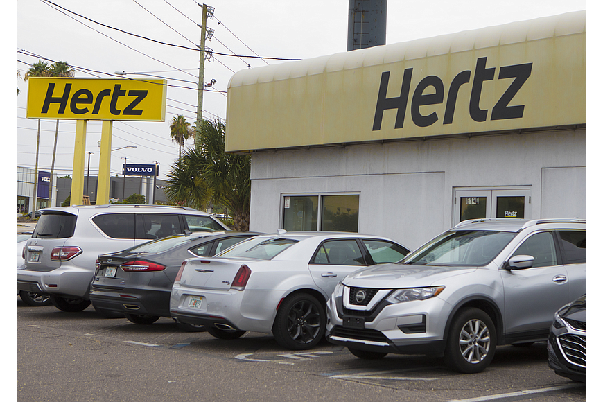 FILE: Hertz&#39;s board of directors approves bonuses for senior managers