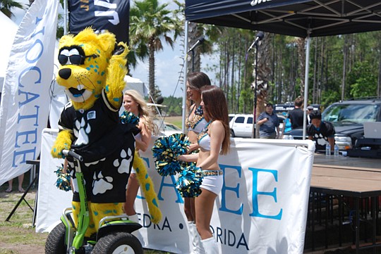 Jaxson de Ville and cheerleaders.