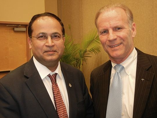 University of North Florida Coggin College of Business Dean Ajay Samant and Deutsche Bank Jacksonville Managing Director Michael Fleming.