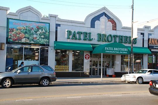 The exterior of the flagship Patel Brothers grocery story in the Chicago area.