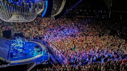 The capacity crowd at the Jacksonville Veterans Memorial Arena on Saturday night was on their feet and singing along with Elton John to "Tiny Dancer."