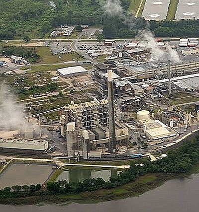 The Florida Public Service Commission approved a $520.5 million deal for Florida Power & Light to buy, then close, the Cedar Bay power plant near the St. Johns River in Jacksonville.