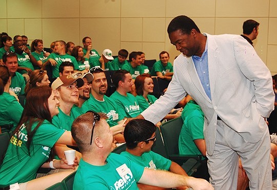 Mayor Alvin Brown visited Alfred I. duPont Middle School to recognize Fidelity Investments for its participation in the "Read It Forward Jax" campaign. The company has purchased and donated books for all 40 of the school's classrooms, a total of 4,000...