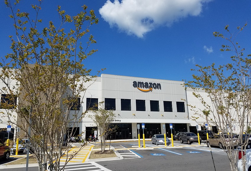 Amazon shows off North Jacksonville fulfillment center, Curry packs a box