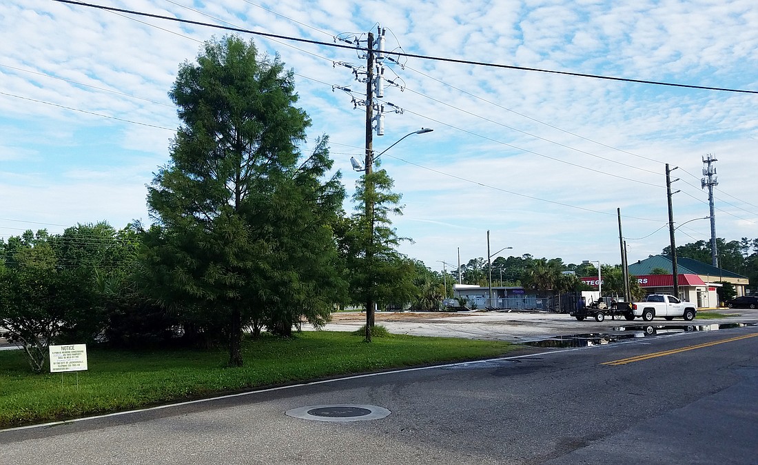 Edleyâ€™s Bar-B-Que wants to build a restaurant in this space at 5344 Ortega Blvd. The space is bordered on the west by Roosevelt Boulevard.