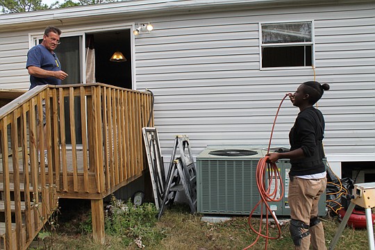 Mikyla Hall talks with supervisor Arty Taylor.