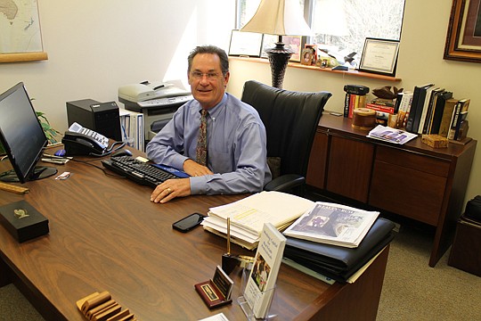 Don Mullinax, owner of a Commission Express franchise, gives Realtors cash advances against their pending sales. A banker in residential lending for over 30 years, Mullinax said he has no collection issues and has never lost a penny.