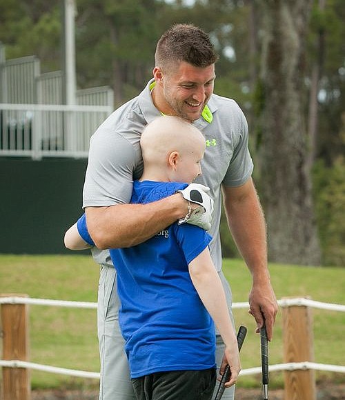 Tim Tebow hosts gala, golf to benefit children