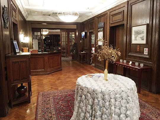 Lumen E. Beasley Auctioneers Inc. will auction the artwork and furniture at The University Club on Dec. 3.