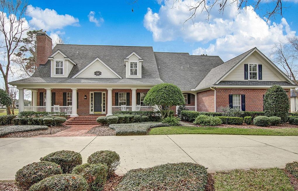 Tim Tebow and his wife, Demi-Leigh Nel-Peters, sold this two-story, five-bedroom, 4.5-bathroom home at 4538 Swilcan Bridge Lane N. in Glen Kernan Golf & Country Club.
