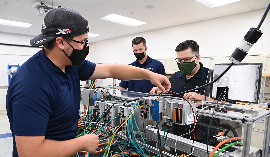 Students at the University of North Florida College of Computing, Engineering and Construction.