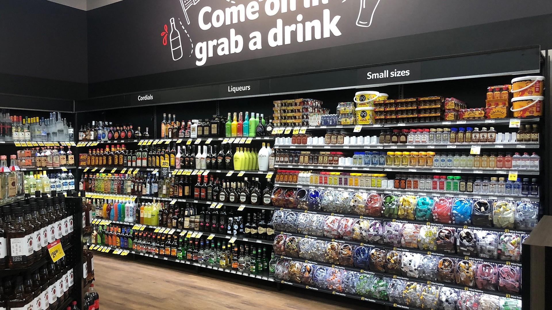 WinnDixie remodels at Town Center Village and opens a new liquor store