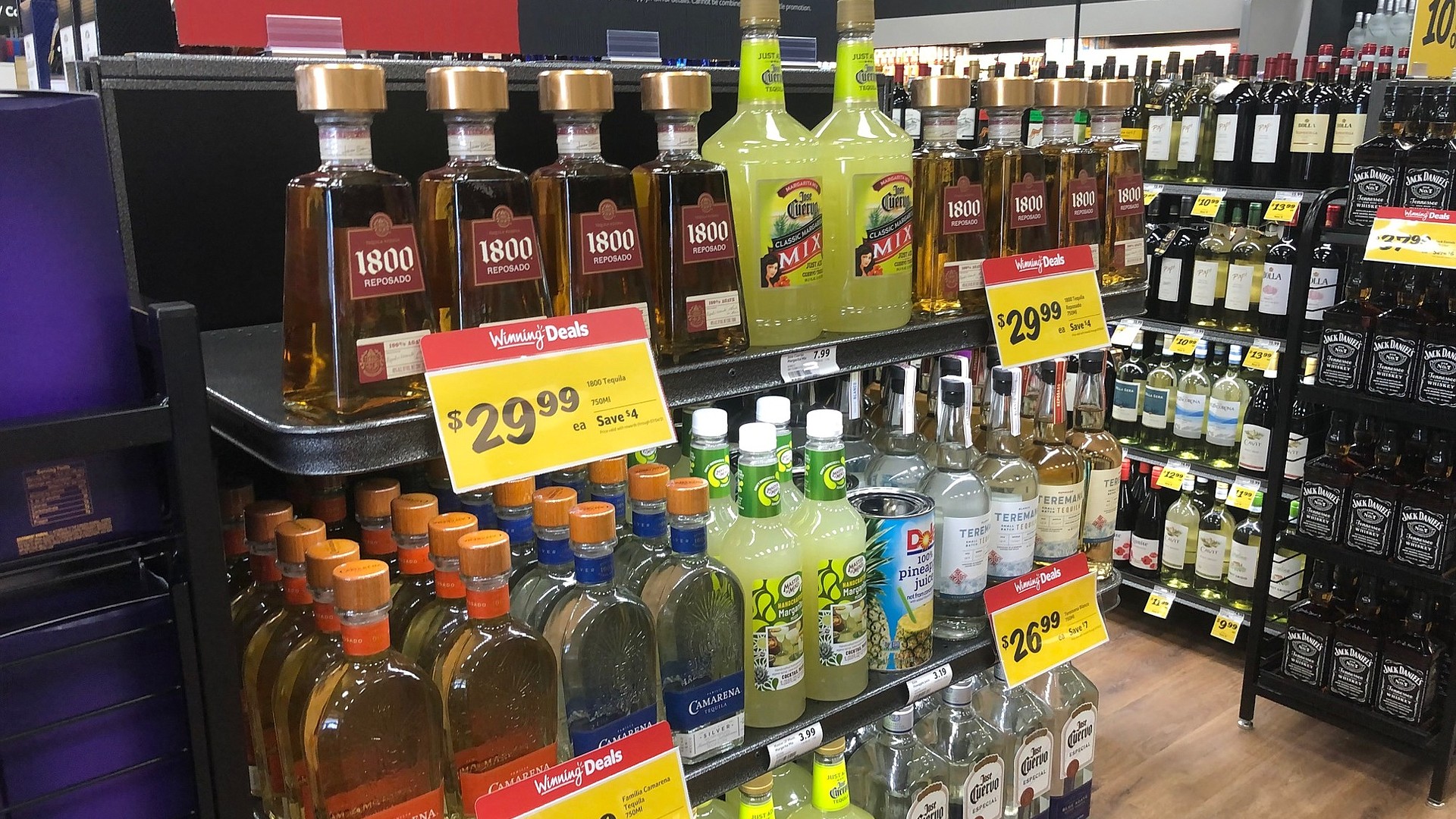 WinnDixie remodels at Town Center Village and opens a new liquor store