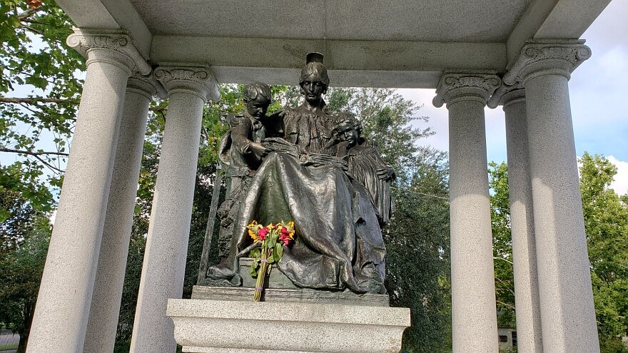 The Tribute to the Women of the Confederacy monument in Springfield Park.Â (WJCT photo)
