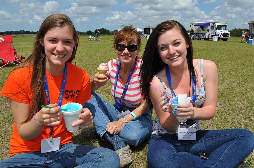 Rachel VanRiper, Linda Knipper and Megan Knipper enjoy some icees and ice cream.