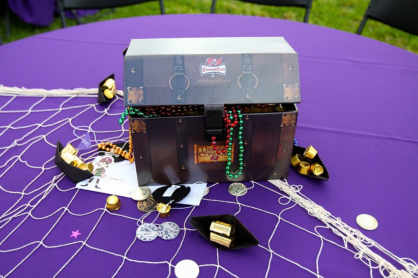 A table full of pirate themed decorations.