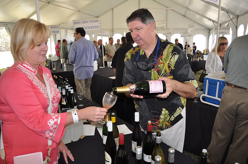 Michele King gets some wine from Robert Pfingsten.