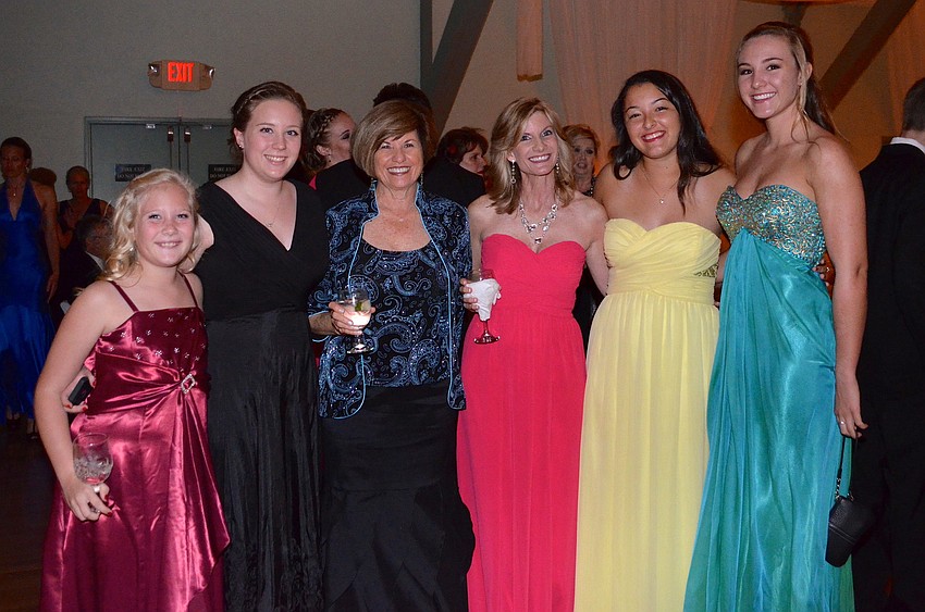 Emory and Steele Sayre, Louanne Cecconi, Teri Sayre, Jordan Bernstein and Christina Warren