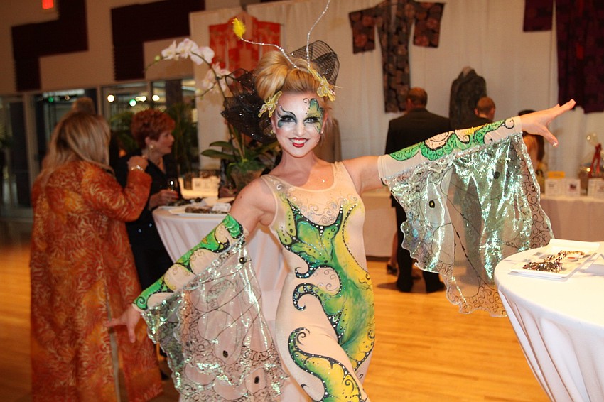 Nicolette Fornasari with Cirque Vertigo