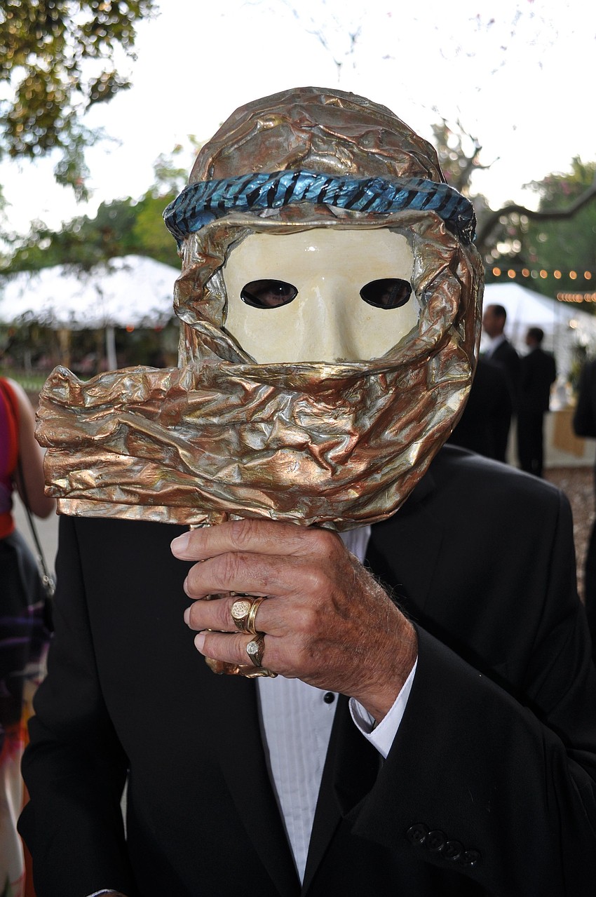 Bob Kradoskaâ€™s sheikh mask.