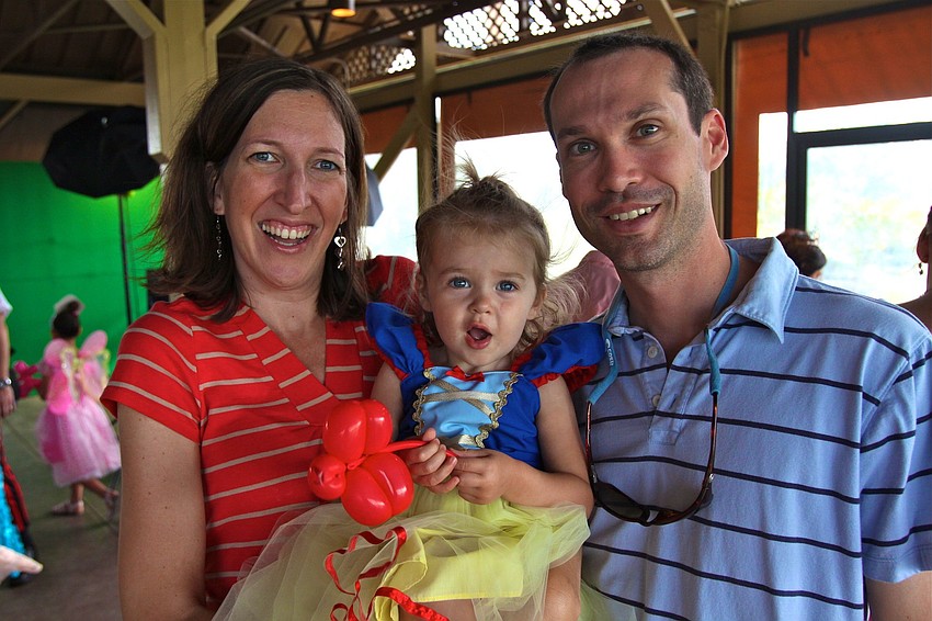 Kelly and Stephen Fernandez with their daughter Alyson, 19 months.