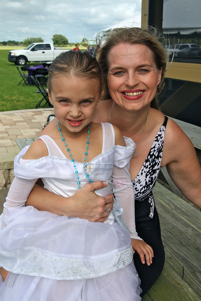 Emilia Marr, 3, and Bridget Bielowicz