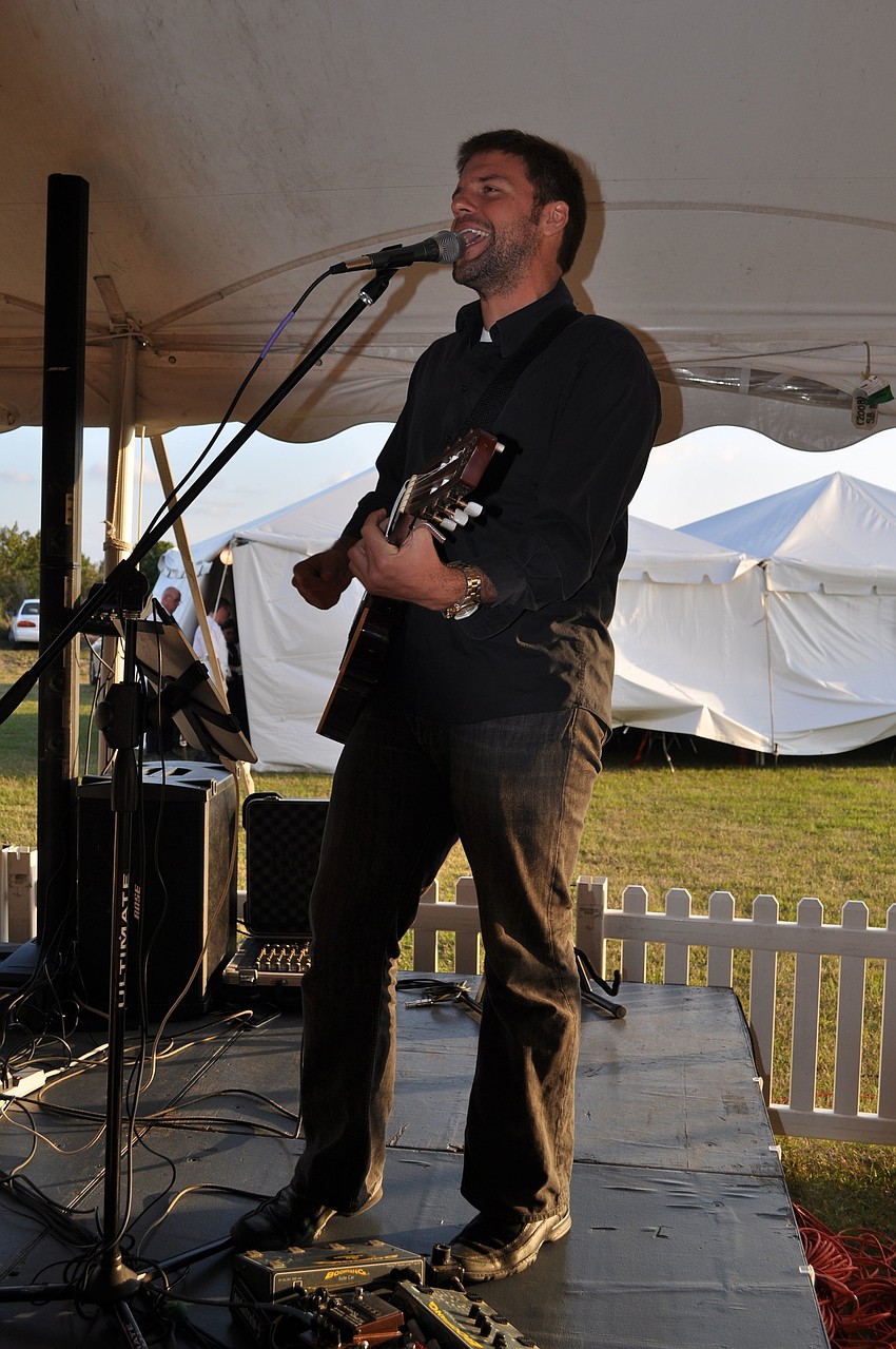 Ben Hammond provided live music for the guests.