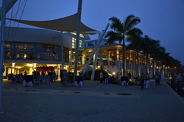 Speakeasy cocktail hour