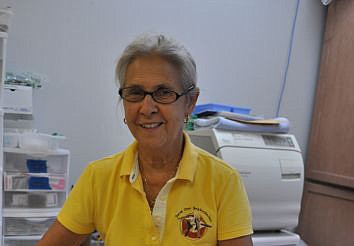 Lee Fox began treating injured birds in 1987 on a volunteer basis.