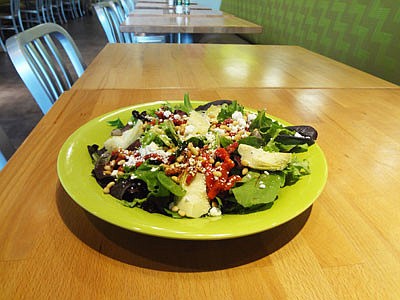 Fast N Fresh specializes in custom salads that offer healthy and vegetarian options.