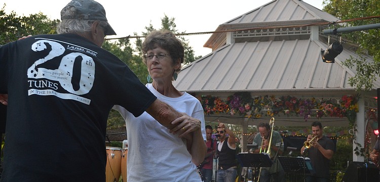 Tom Carter dances with his wife Kate Lowman to Big Night Out at the 20th Tunes in the Park.