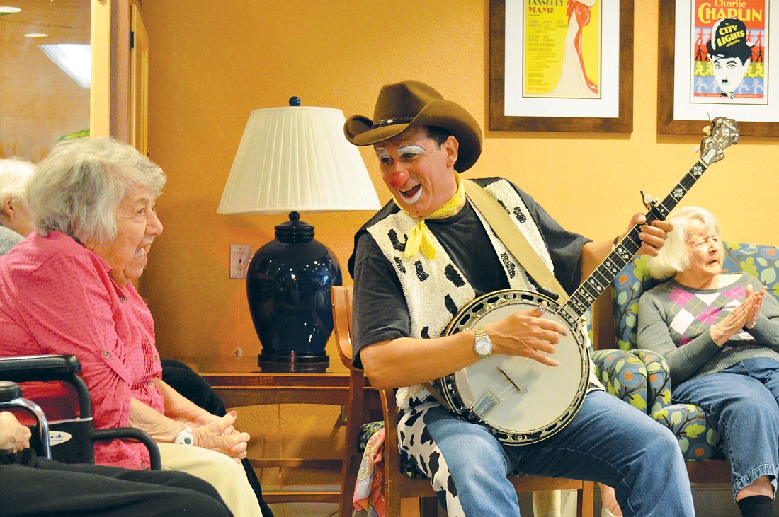 Todd Steinberg sings and plays the banjo for Kobernick-Anchin residents.
